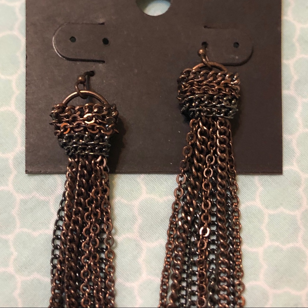 The Limited Earrings 6$